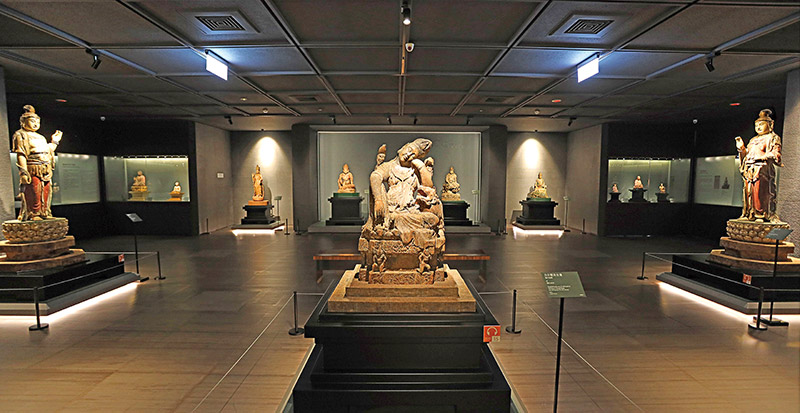 閱讀中台世界博物館 ──多方位解讀自在坐觀音像